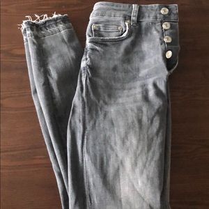 High waisted unfinished hem jeans